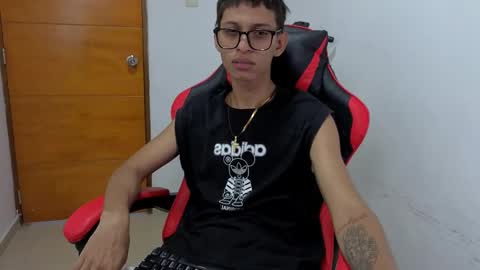 niklaus_wolf online show from March 23, 2026, 5:06 pm