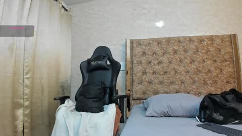 niklause_froid online show from February 1, 2025, 12:16 pm
