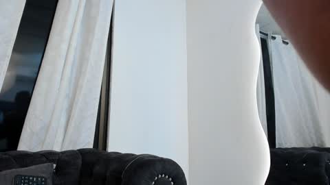 niklause_froid online show from February 5, 2025, 2:40 am
