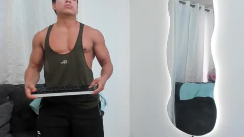 niklause_froid online show from February 10, 2025, 1:11 pm