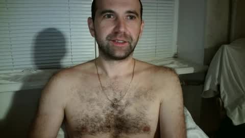 nikolas_vaz online show from December 17, 2024, 10:11 pm