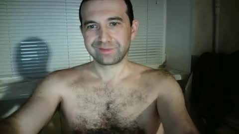 nikolas_vaz online show from December 17, 2025, 9:32 pm