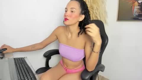 nikoll_evanss online show from October 23, 2025, 3:33 pm