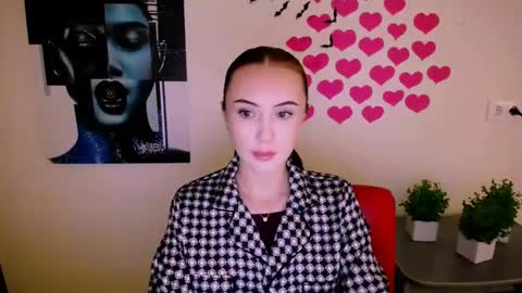 nikonara_ online show from December 5, 2024, 4:12 pm