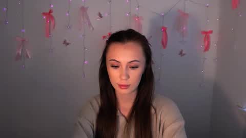 nikonara_ online show from December 16, 2025, 1:05 pm