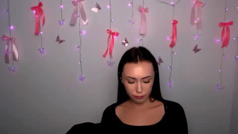 nikonara_ online show from April 1, 2026, 1:41 pm