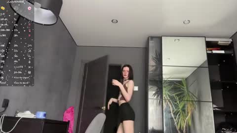 Snapshot of niky_long chatting on June 24, 2026, 12:26 pm Niky online show from June 24, 2026, 12:26 pm