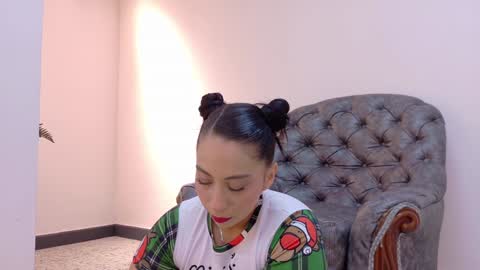  NIKY SMIT  online show from December 20, 2024, 11:43 am
