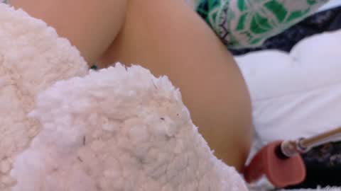  NIKY SMIT  online show from December 29, 2024, 2:42 pm