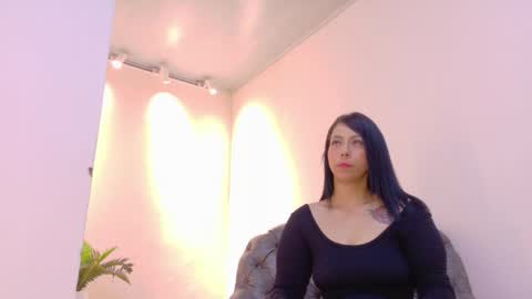  NIKY SMIT  online show from May 18, 2026, 10:43 am
