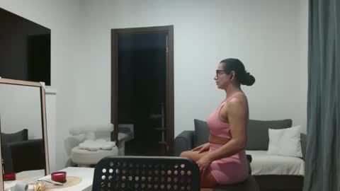 niky_sweet19 online show from November 22, 2025, 5:45 pm