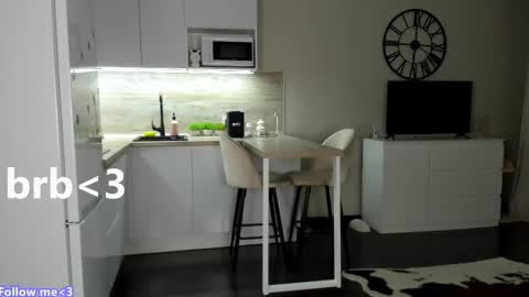 Bella online show from February 22, 2025, 2:41 pm