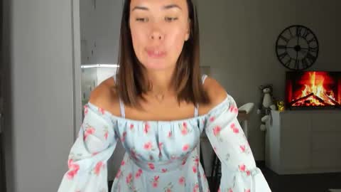 Bella online show from September 26, 2025, 4:44 pm