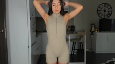 Bella online show from November 26, 2025, 9:43 am