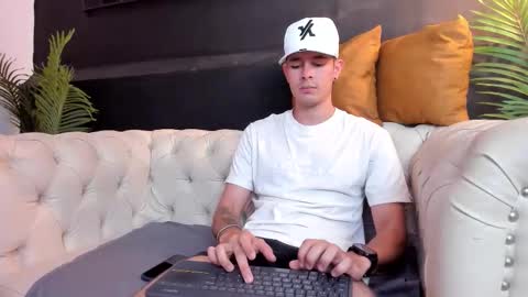 Nils online show from October 8, 2025, 5:05 am