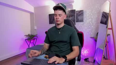 Nils online show from October 11, 2025, 2:44 am