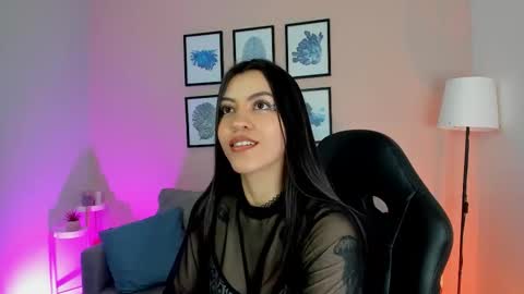 Nina online show from November 28, 2025, 9:28 pm