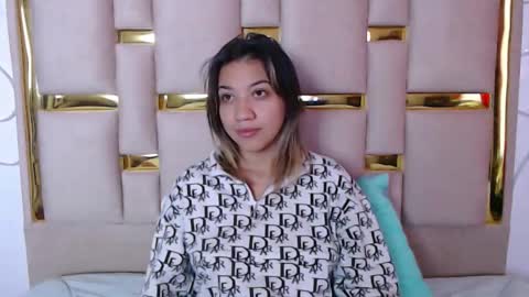 Nina Carther online show from October 12, 2025, 11:09 am