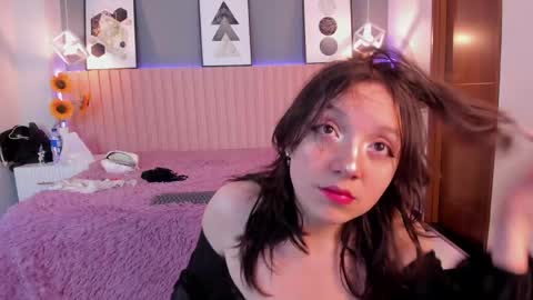 nina_ford_ online show from May 28, 2026, 3:04 am