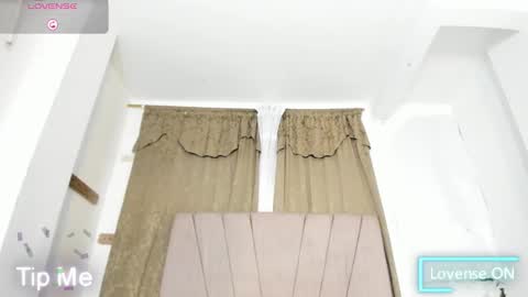 nina_keller_ online show from November 28, 2025, 11:18 pm