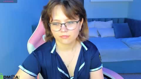 nina lunaa online show from September 9, 2025, 8:14 am