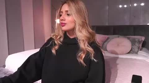 Snapshot of nina_mon chatting on July 2, 2026, 4:40 am Angie online show from July 2, 2026, 4:40 am
