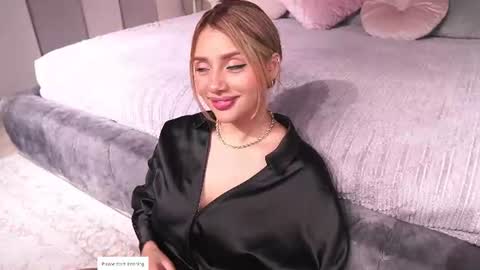 Snapshot of nina_mon chatting on July 11, 2026, 2:25 am Angie online show from July 11, 2026, 2:25 am