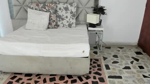  Nina  online show from September 27, 2025, 8:25 pm