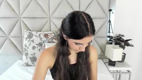  Nina  online show from October 6, 2025, 8:17 pm