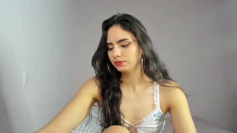  Nina  online show from December 4, 2025, 8:06 pm