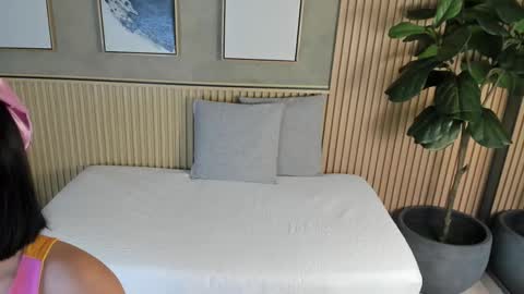 NINA online show from October 6, 2025, 11:51 am