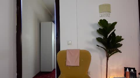 NinaCrystal online show from February 10, 2026, 8:40 am