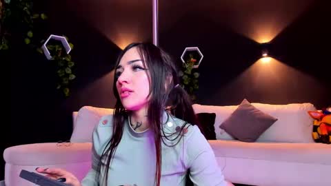  Heyyy guys Im Ninas crazy  online show from March 5, 2025, 4:24 pm