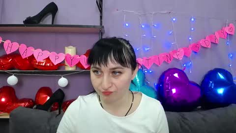 ninaflawlees online show from February 6, 2025, 2:33 am