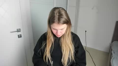 ninarihh online show from March 7, 2025, 1:18 pm