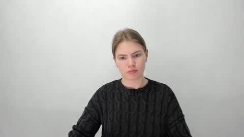 ninarihh online show from March 12, 2025, 3:51 pm