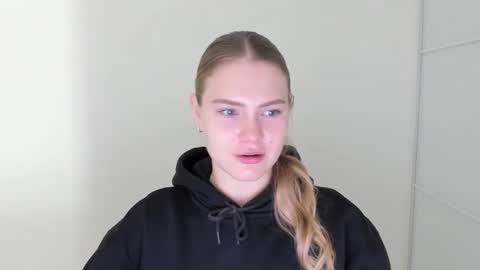 ninarihh online show from November 3, 2025, 9:43 am