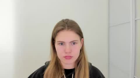 ninarihh online show from November 7, 2025, 1:11 pm