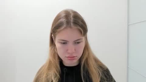 ninarihh online show from November 9, 2025, 9:51 am