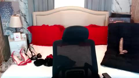 Snapshot of ninashoveltop chatting on November 4, 2025, 9:52 am ninarussell online show from November 4, 2025, 9:52 am