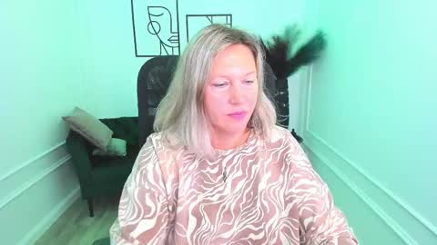 ninastarle online show from September 12, 2025, 4:34 am