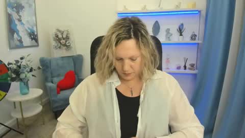 ninastarle online show from April 19, 2026, 11:31 am