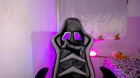 ninatinydoll1 online show from September 27, 2025, 9:47 am