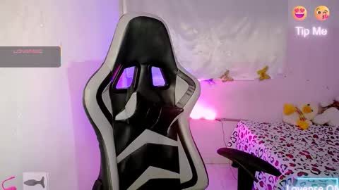 ninatinydoll1 online show from October 9, 2025, 11:08 am