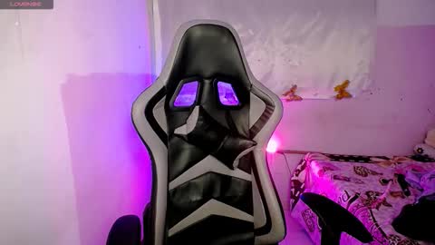 ninatinydoll1 online show from October 31, 2025, 9:21 am