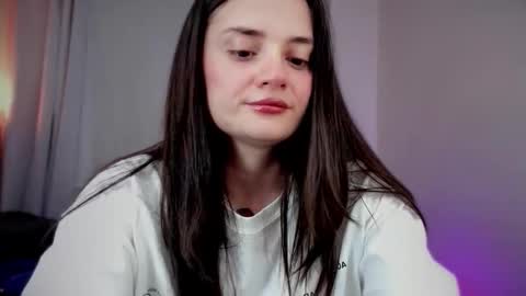 ninavolkov online show from November 19, 2025, 10:43 pm