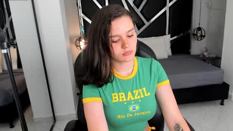 nini_solei online show from April 24, 2026, 8:22 pm