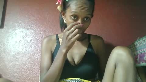 ninie246746 online show from January 12, 2025, 12:23 pm