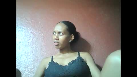 ninie246746 online show from February 12, 2025, 9:52 am