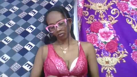 ninie246746 online show from April 11, 2026, 7:45 am